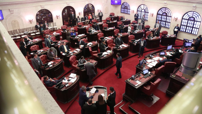 Senado aprobó en su reconsideración el Proyecto del Senado 500, de la autoría de la senadora del Proyecto Dignidad, Joanne Rodríguez Veve y del senador del Partido Popular Democrático, Rubén Soto Rivera, para enmendar el Artículo 14 de la “Ley de Adopción de Puerto Rico”, con el fin de que ciudadanos americanos y residentes legales permanentes puedan ingresar al Registro Voluntario de Adopción.