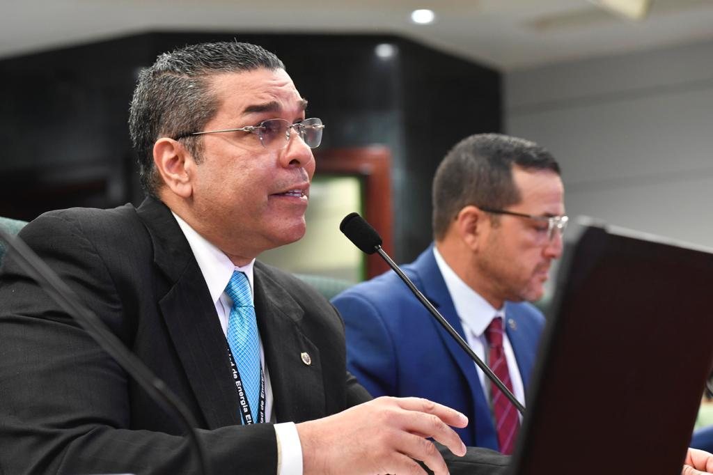 AEE reconoce en vistas públicas que no subir la tarifa provocó acumulación de deuda 